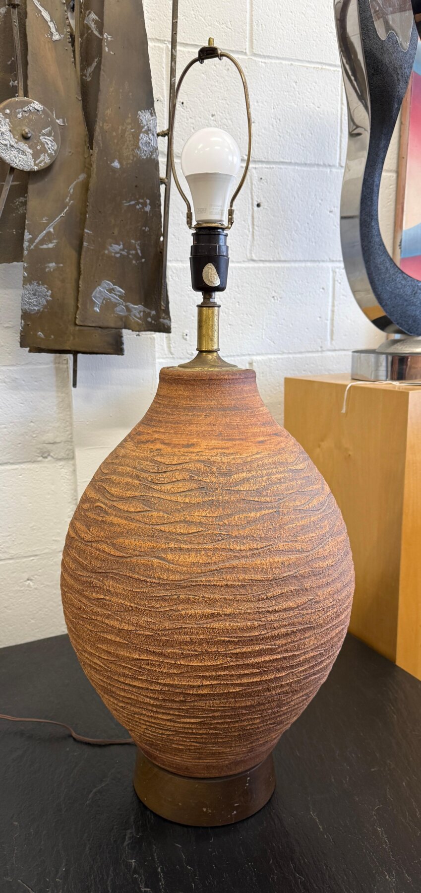 Bob Kenzie for Affiliated Craftsmen Large Labeled Pottery Lamp with Shade - Image 5