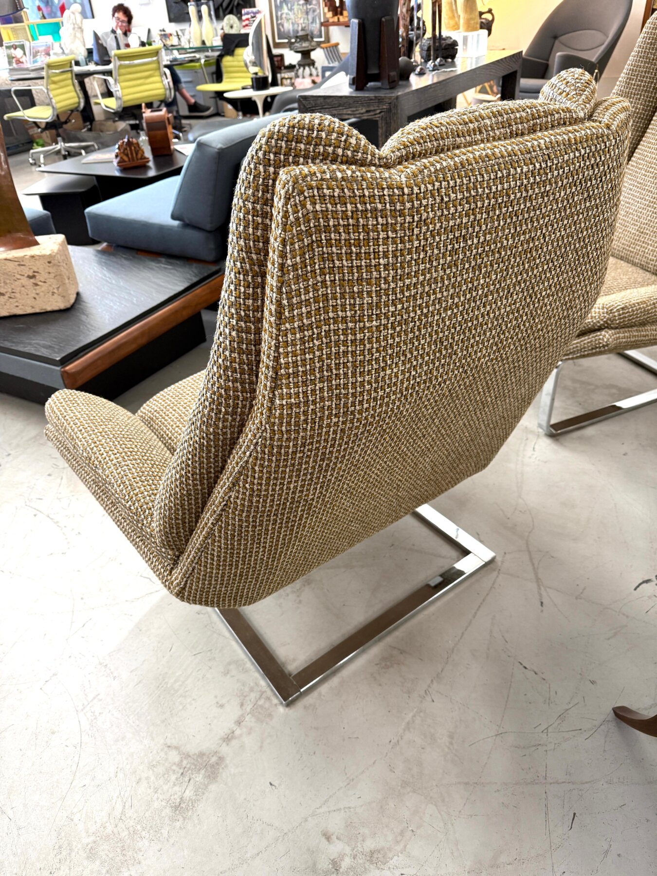Pair of Flat Bar Lounge Chairs Attributed to Milo Baughman Re-upholstered - Image 4